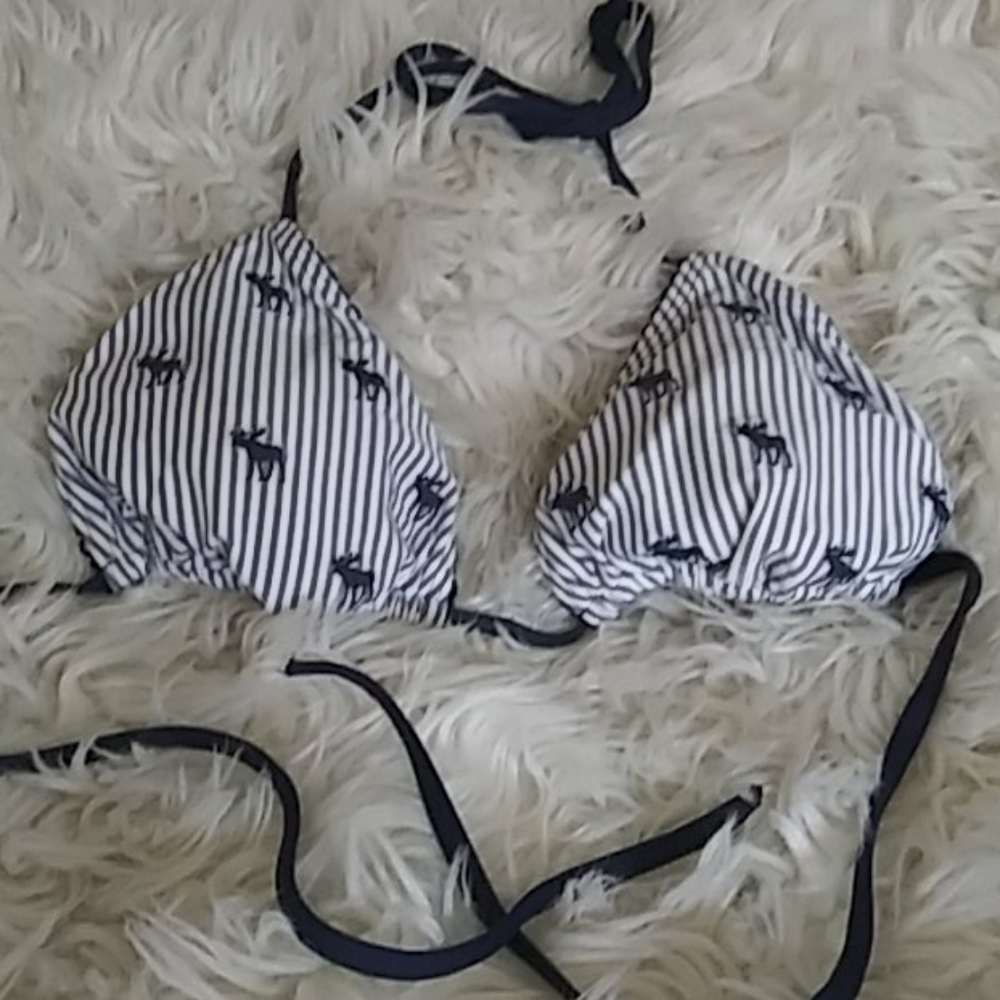 Abecrombie & Fitch triangle top